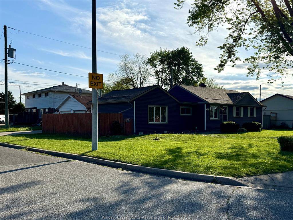 Windsor, ON N9B 2K5,1621 CAMPBELL