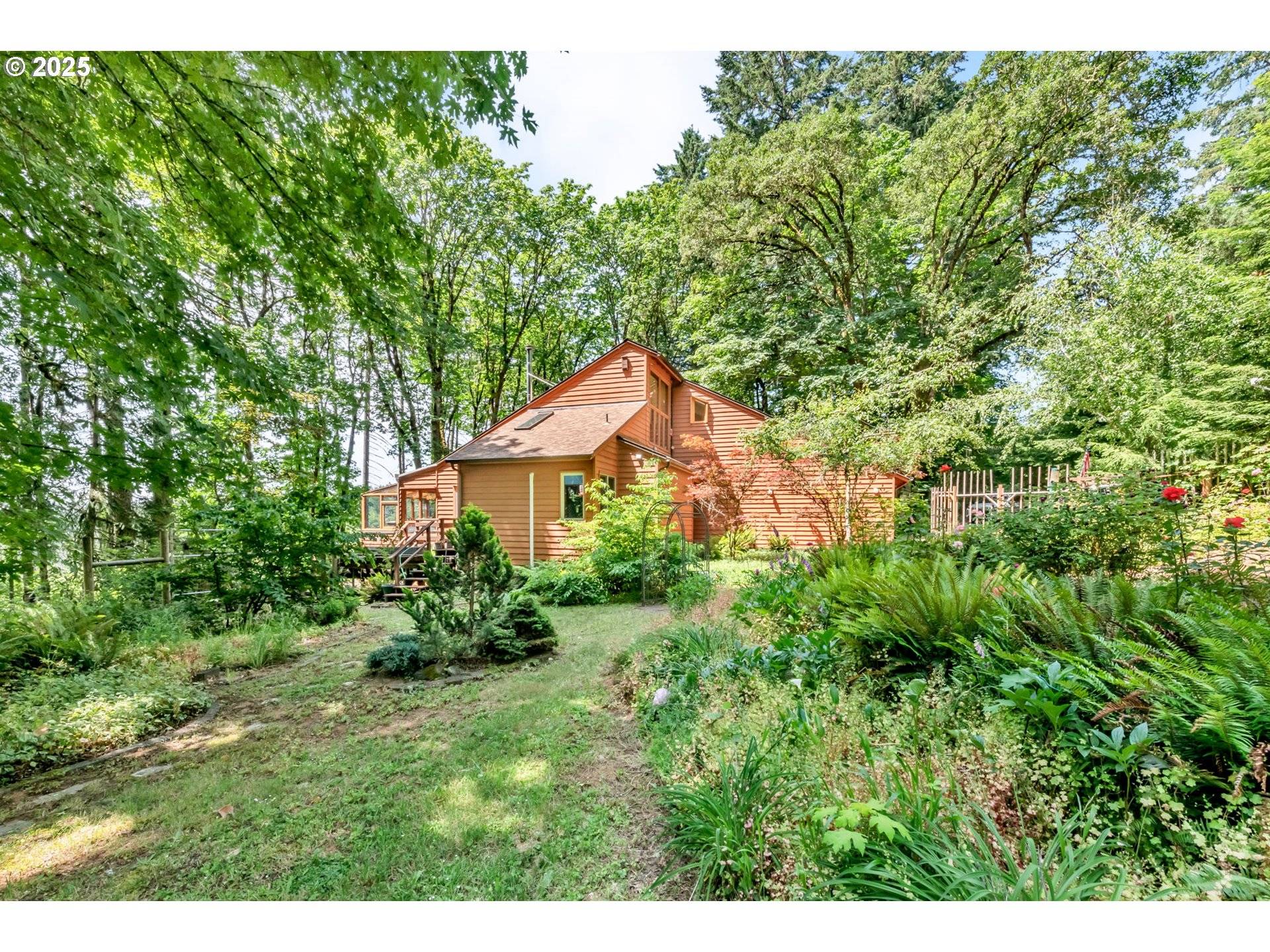 25498 BUTLER RD, Junction City, OR 97448