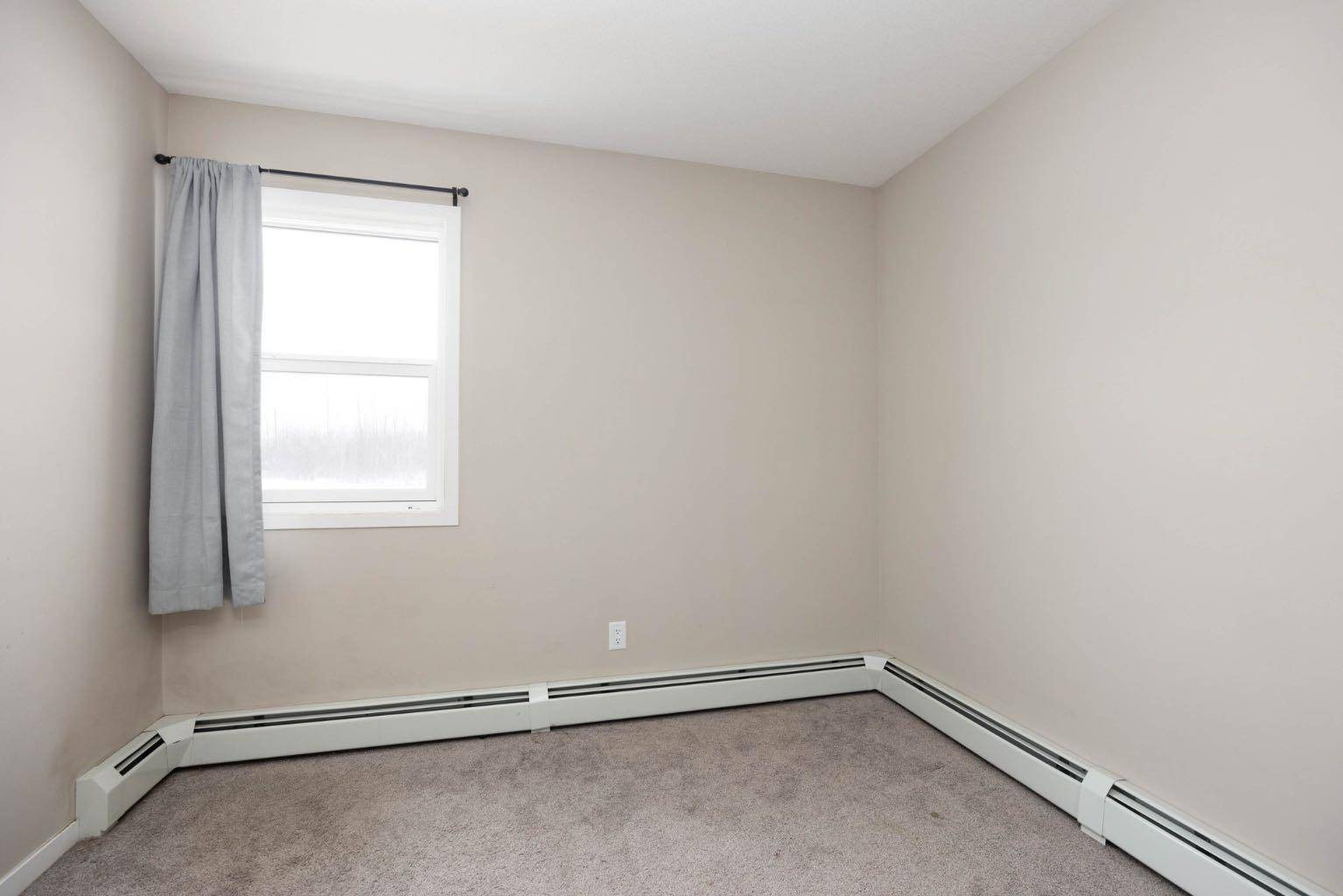 Fort Mcmurray, AB T9J 1L6,201 Abasand DR #628