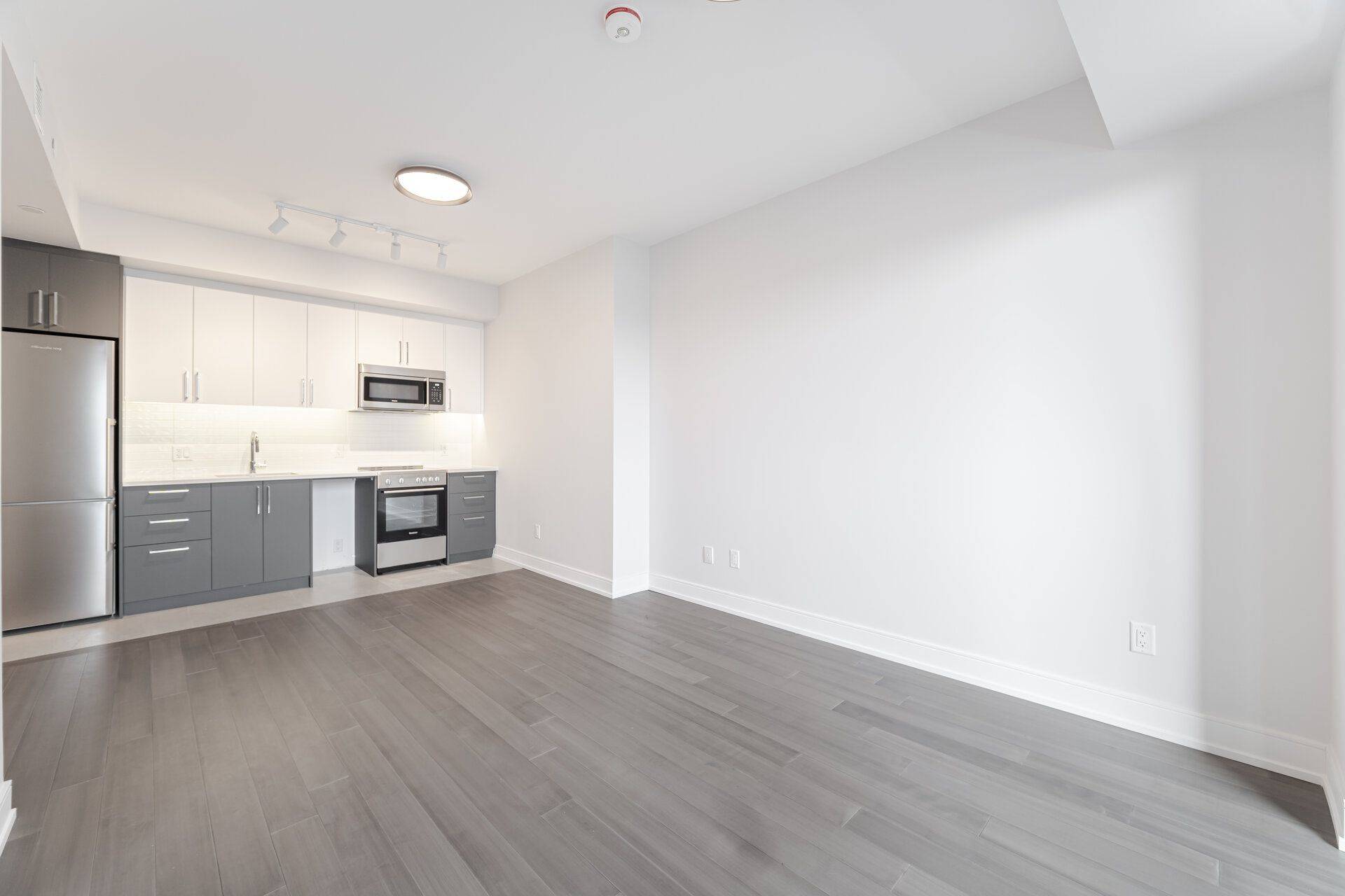 664 Spadina AVE #401, Toronto C01, ON M5S 2H7