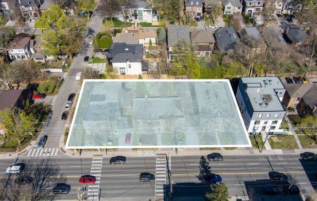 Toronto C03, ON M5P 3J8,1679 Bathurst ST