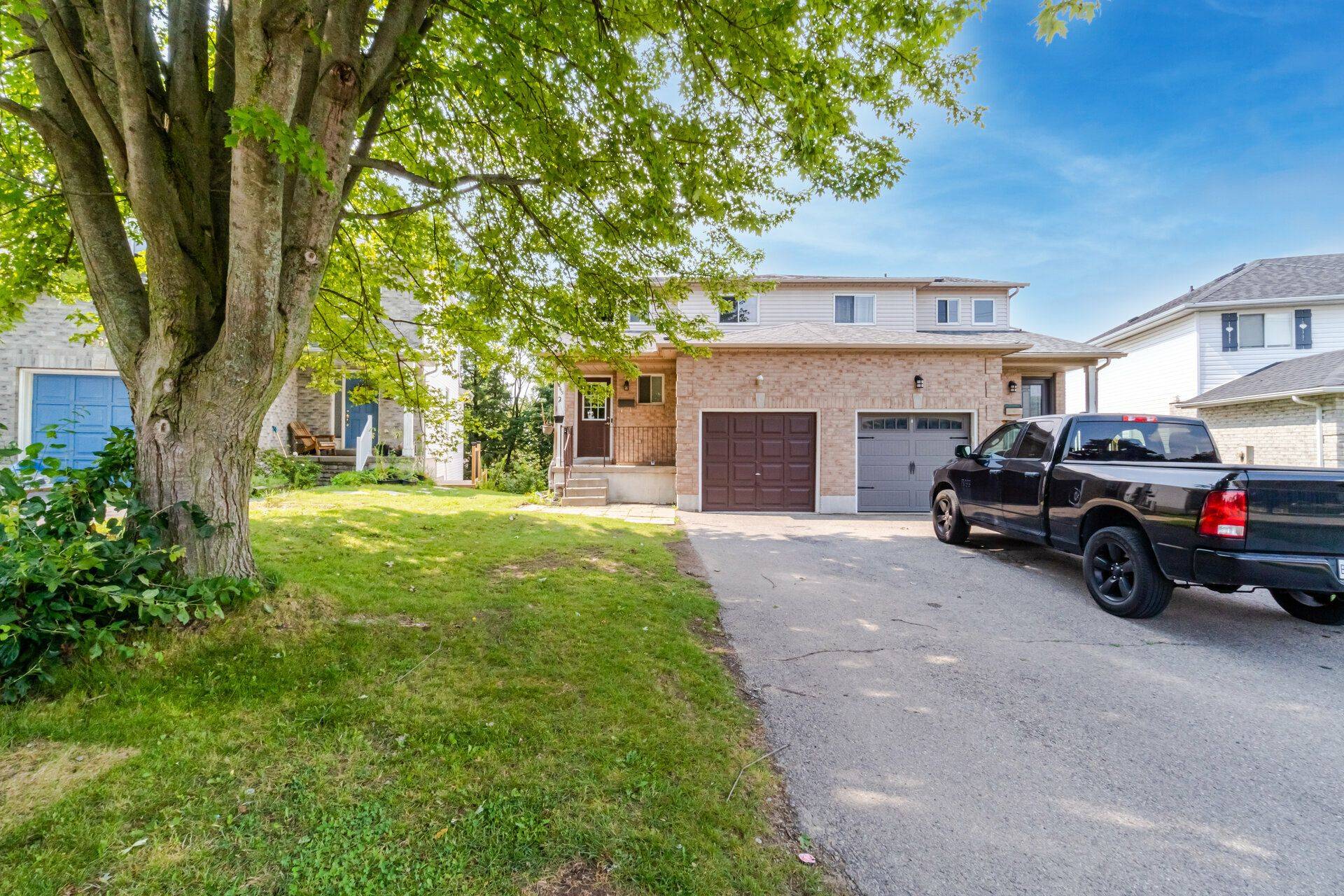 Oshawa, ON L1K 1Y6,465 Cobblehill DR
