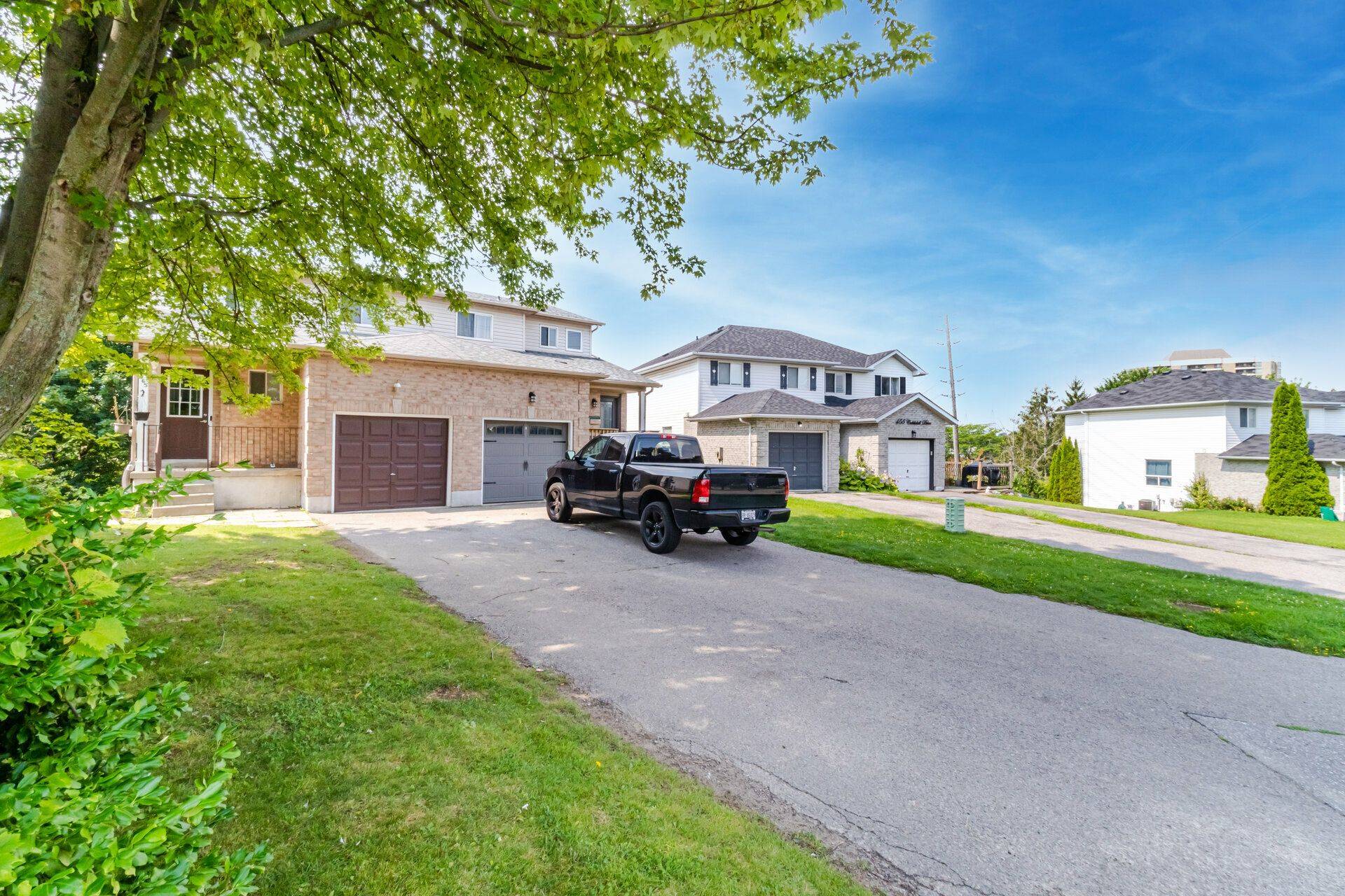 Oshawa, ON L1K 1Y6,465 Cobblehill DR