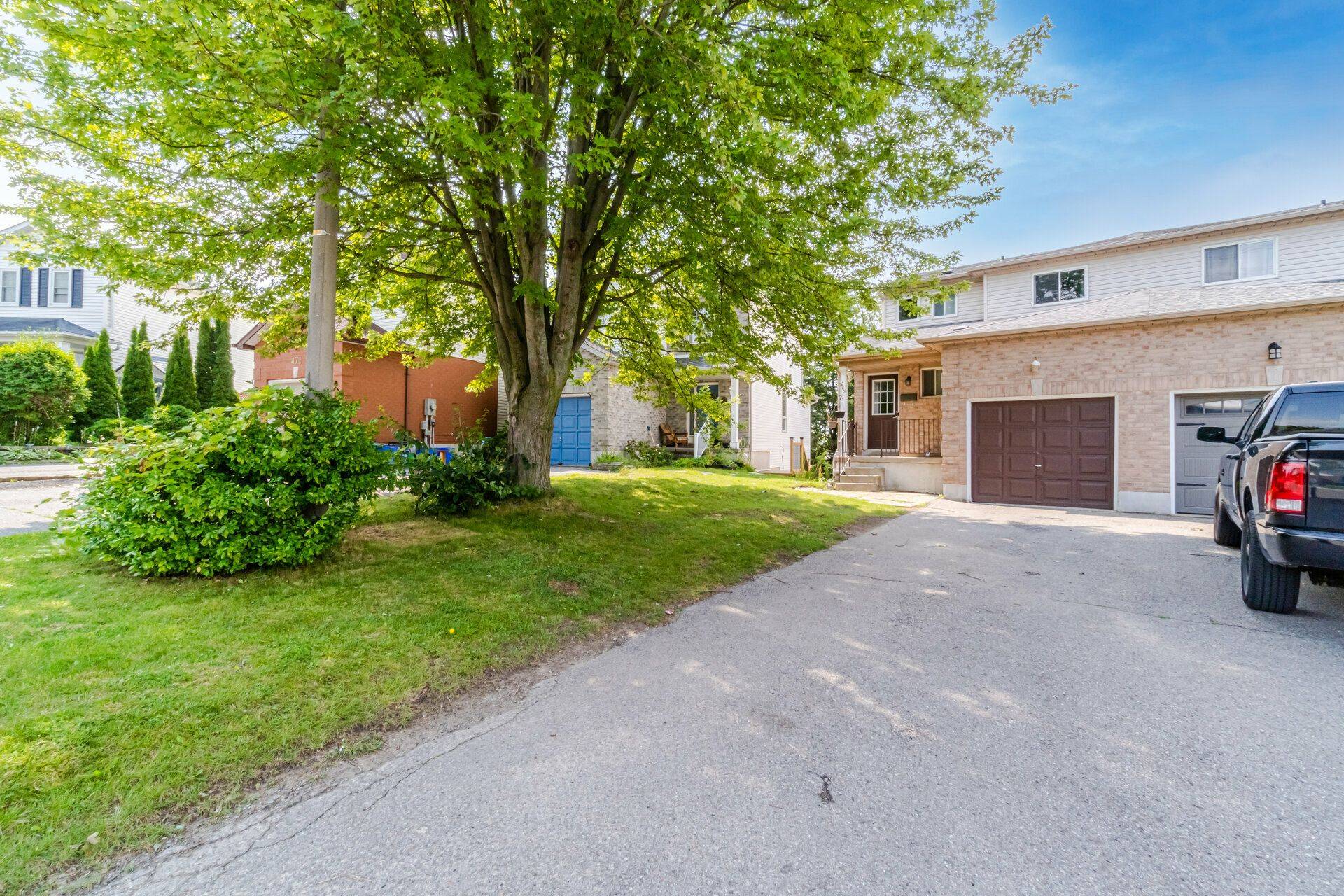 Oshawa, ON L1K 1Y6,465 Cobblehill DR