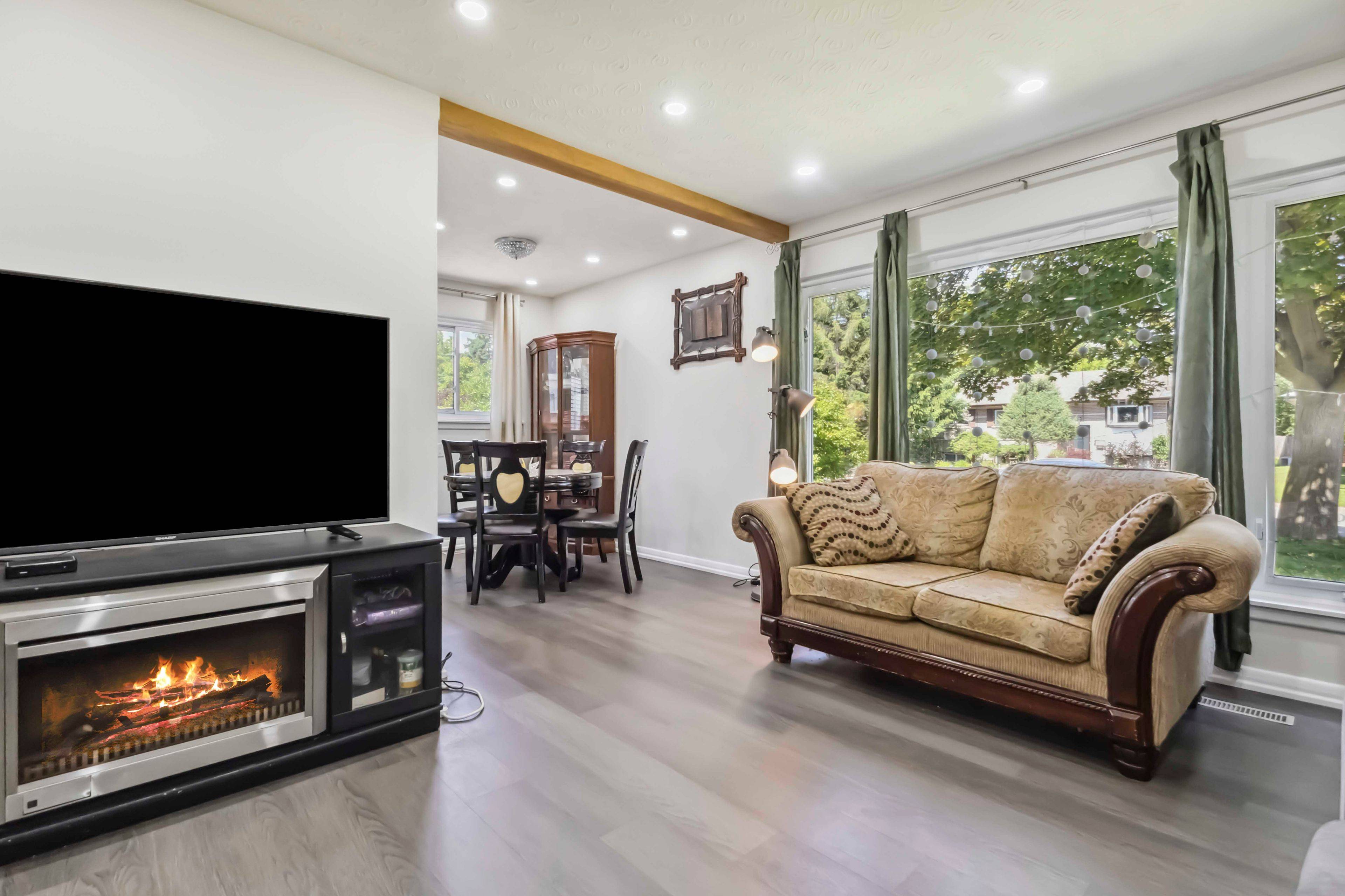 Oshawa, ON L1G 1W5,673 Lansdowne DR