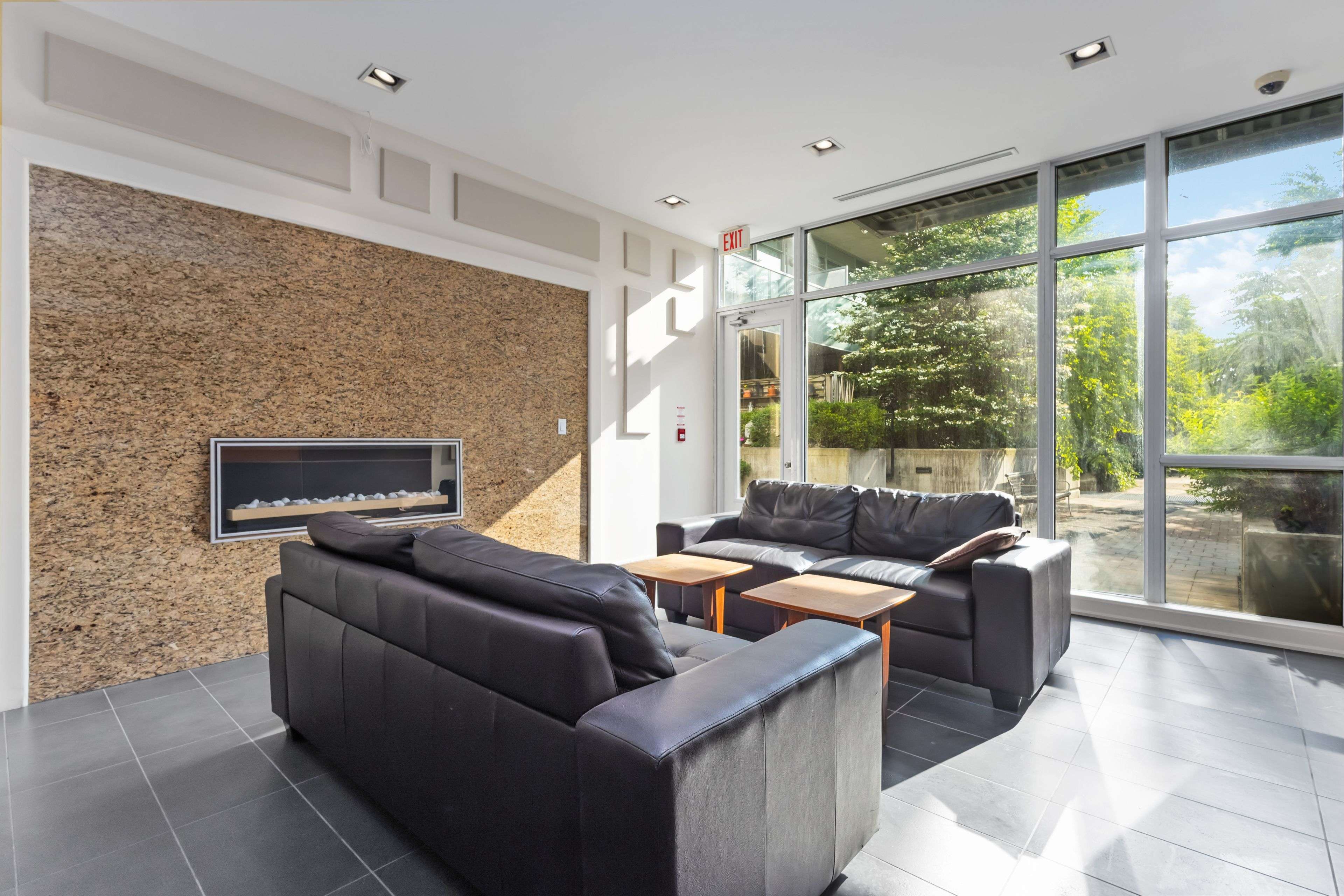 Toronto E01, ON M4M 2S3,201 Carlaw AVE #255