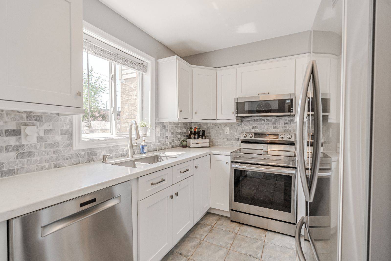 Barrie, ON L4N 0Z1,89 Bentley CRES