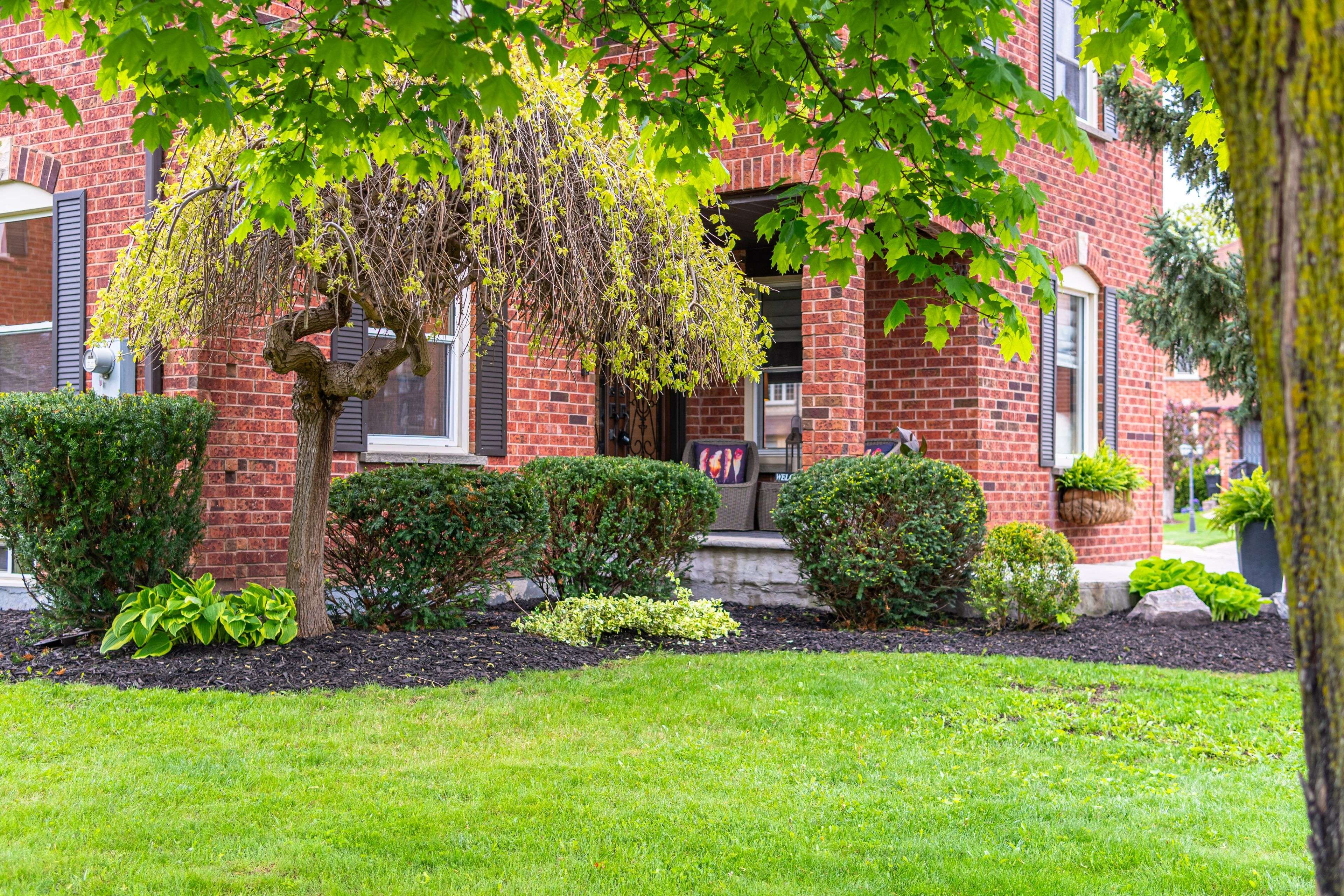 Mississauga, ON L5N 5T4,6402 Tenth Line W