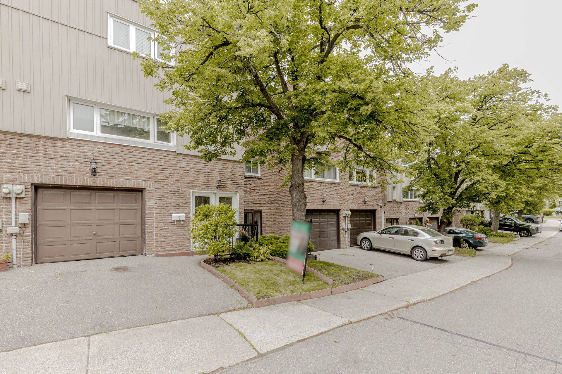 Mississauga, ON L5A 3M8,400 Bloor ST #8