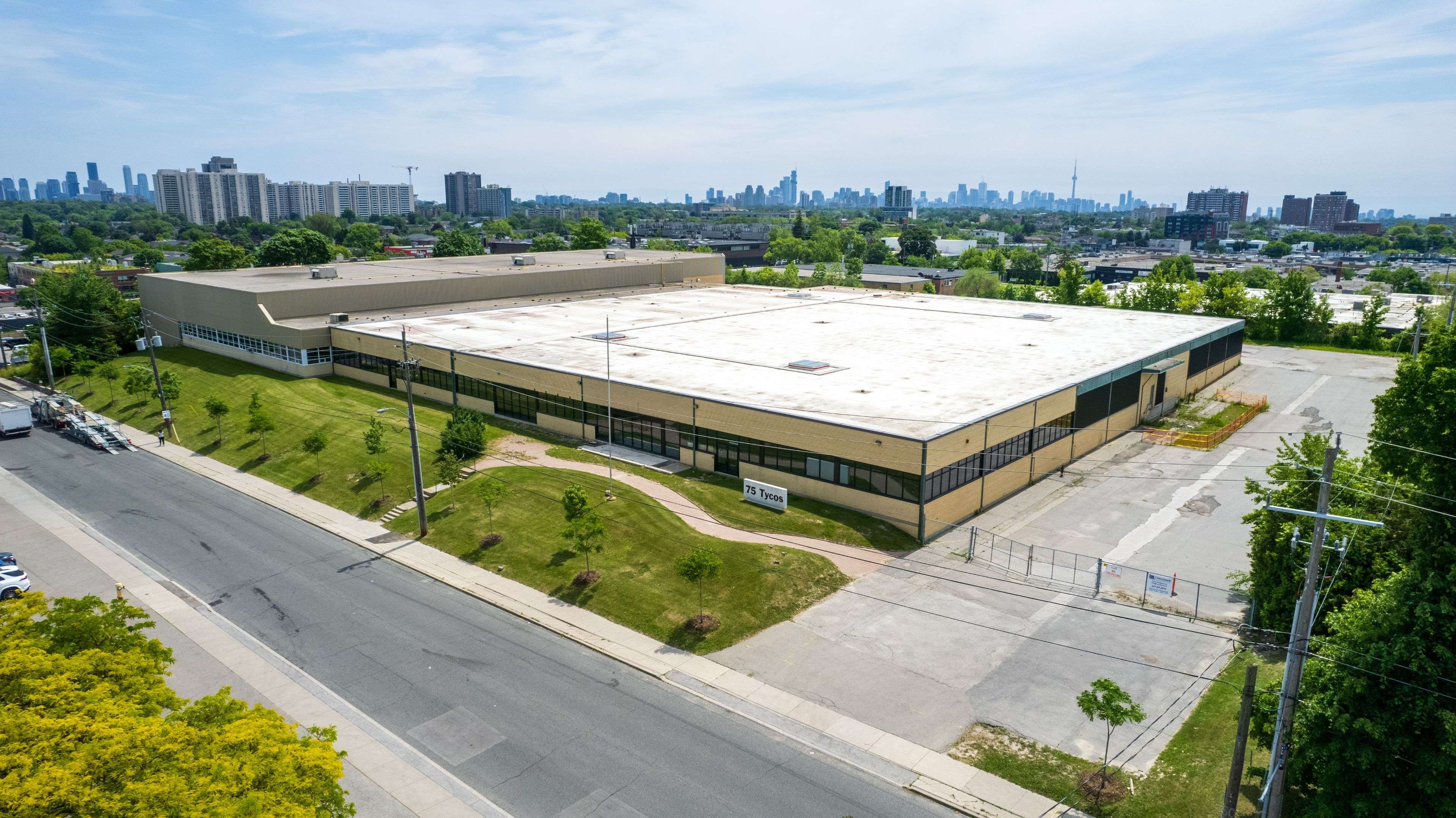 75 Tycos DR, Toronto W04, ON M6B 1W3