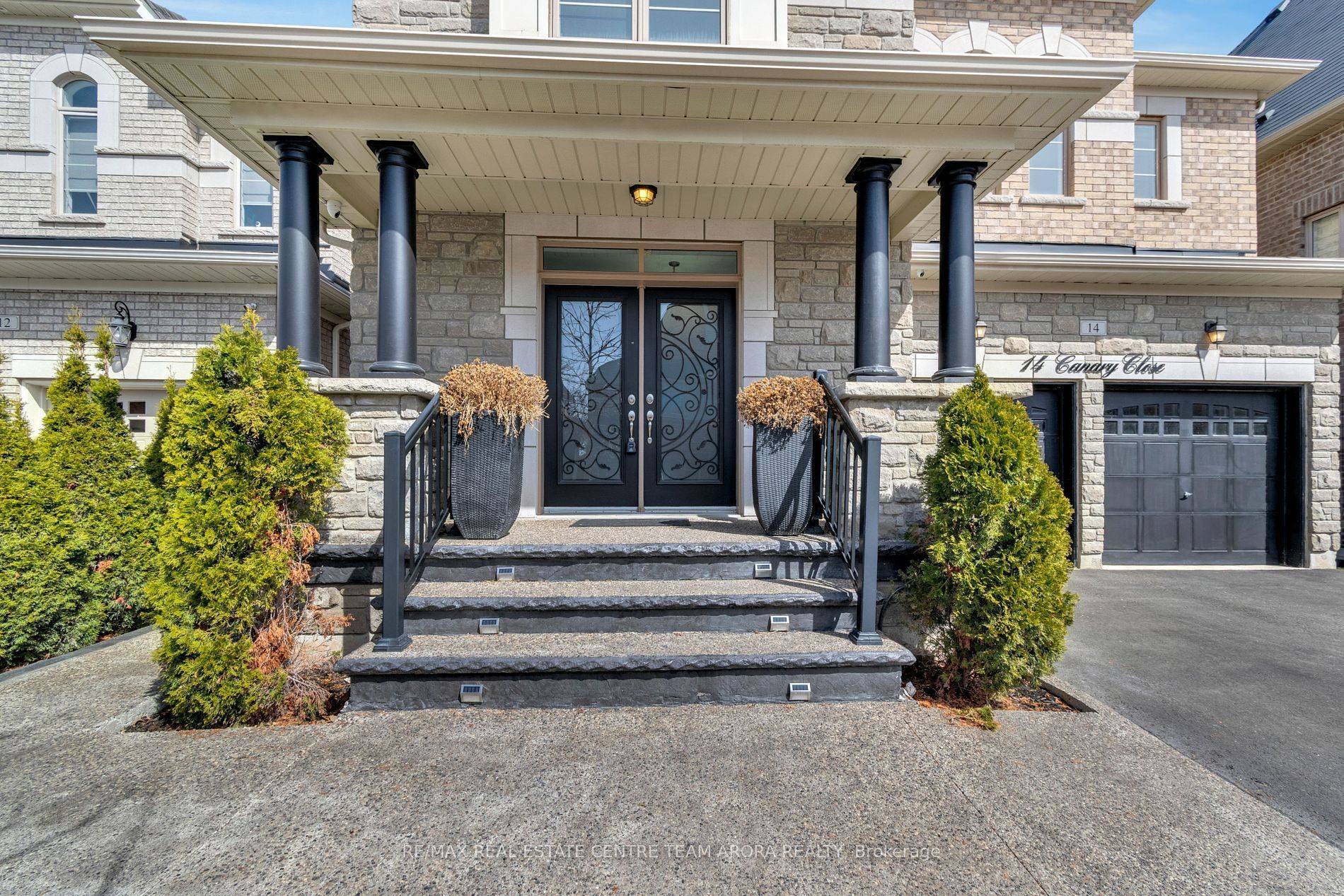 Brampton, ON L6X 5L1,14 Canary Close