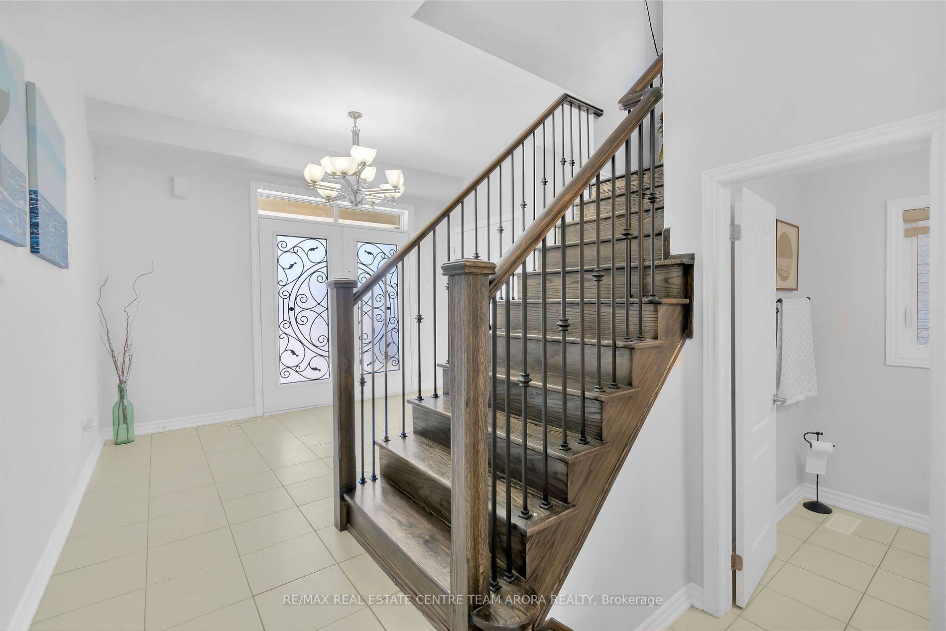 Brampton, ON L6X 5L1,14 Canary Close
