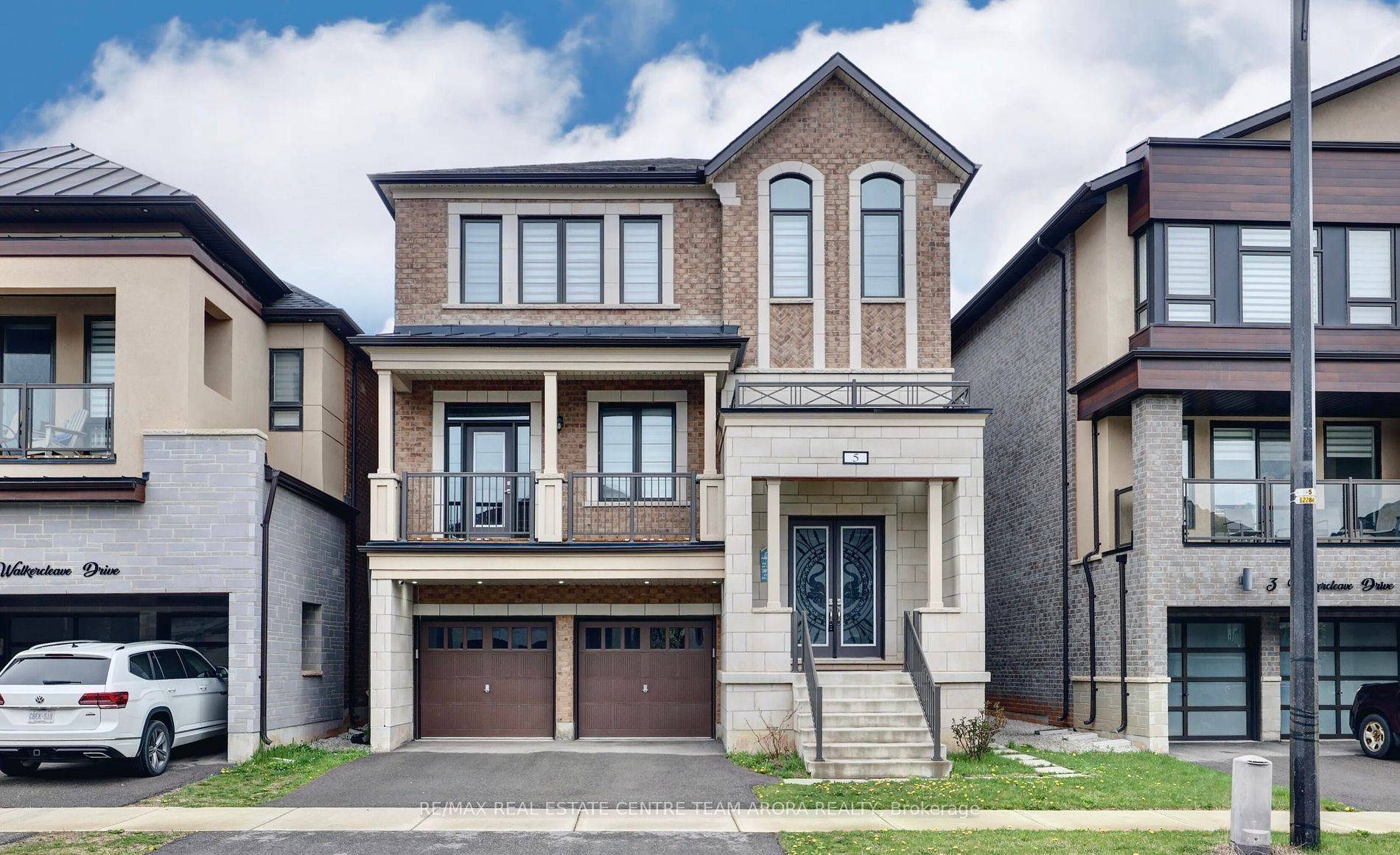 5 Walkercleave DR, Brampton, ON L6X 5R4