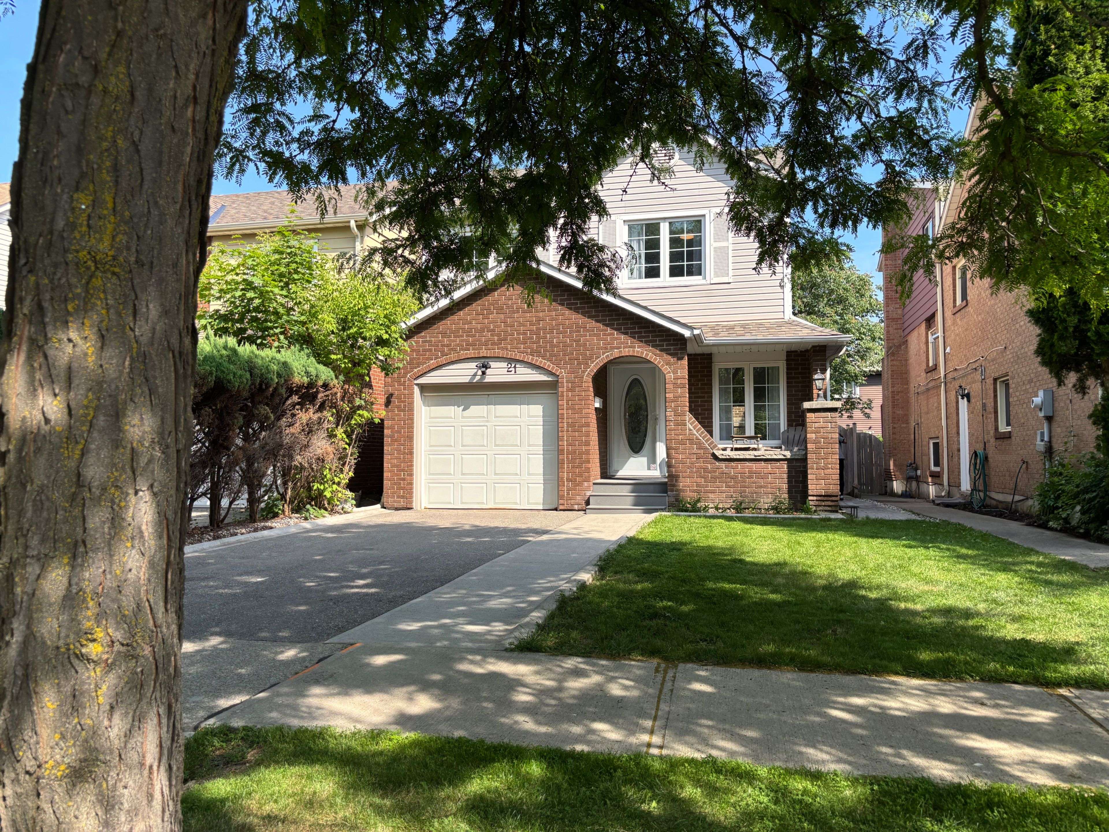 Brampton, ON L6X 2S7,21 Slater CIR