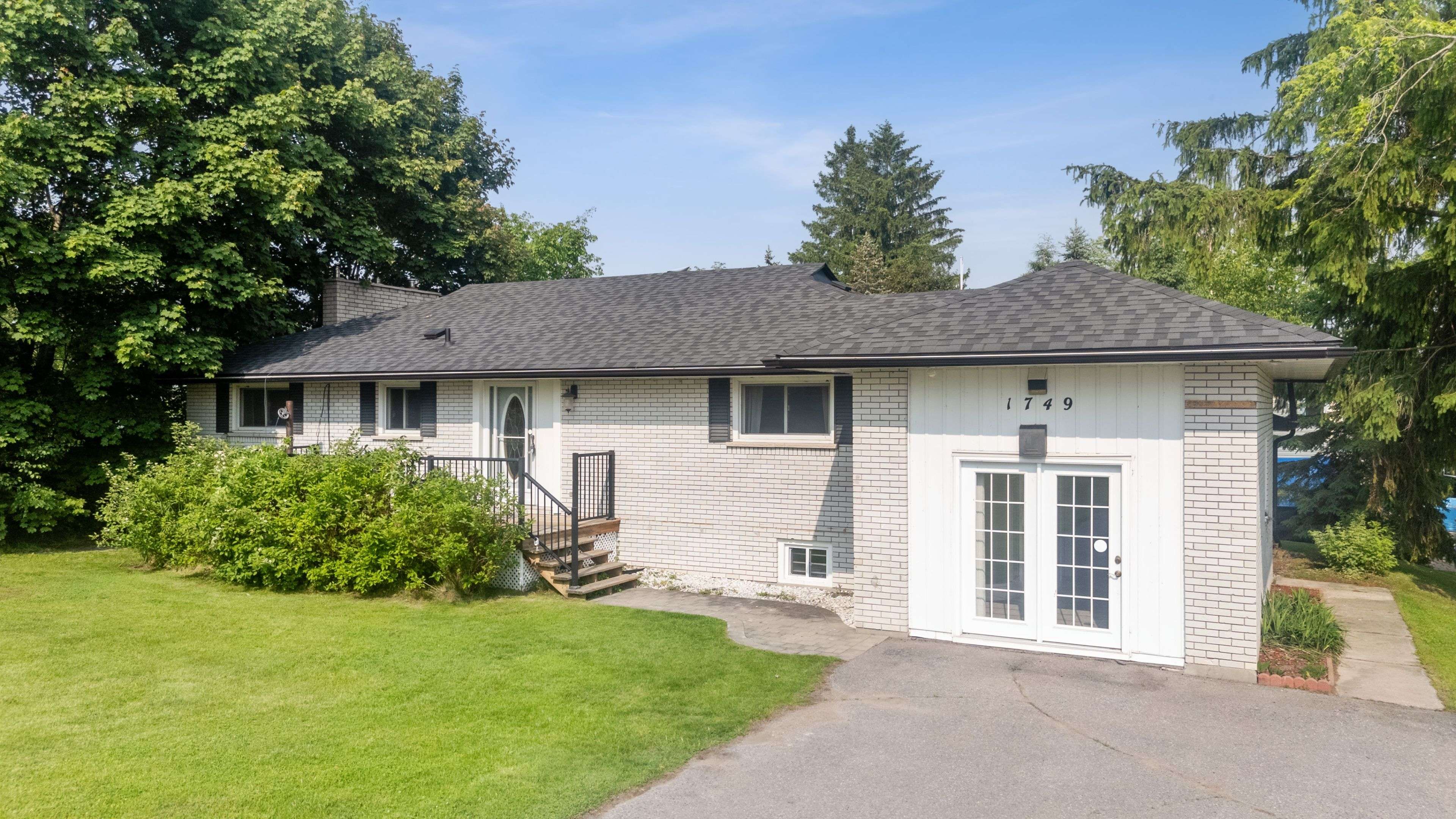 Selwyn, ON K0L 2H0,1749 Youngs Point RD