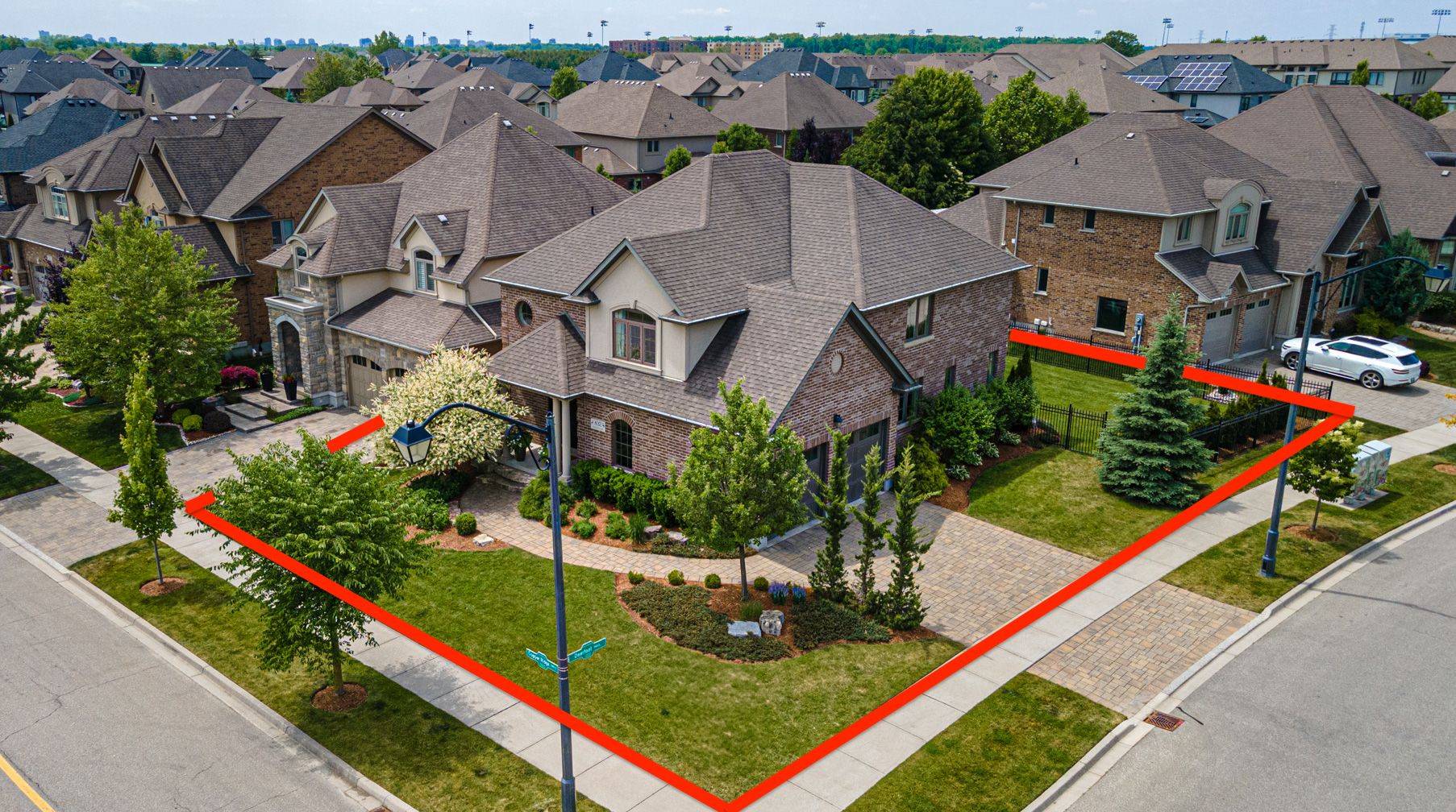 832 Copper Ridge DR, Waterloo, ON N2K 0B5