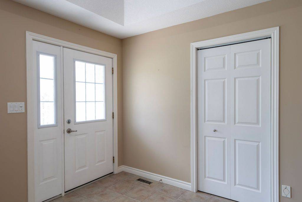Strathroy-caradoc, ON N7G 1C4,38 Bella ST
