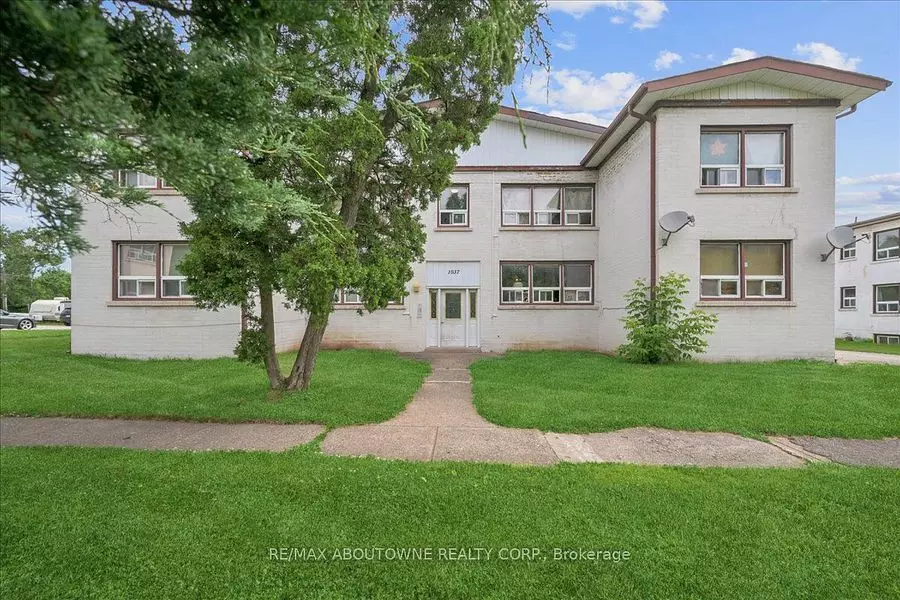 Oakville, ON L6H 1A3,145 North Service RD E #1