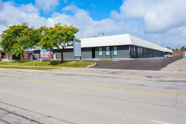 582 Rivermede RD #12, Vaughan, ON L4K 2H5