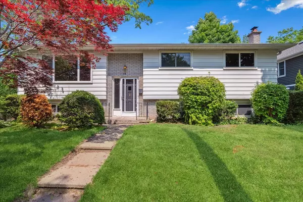Oakville, ON L6K 1L4,49 Head ST