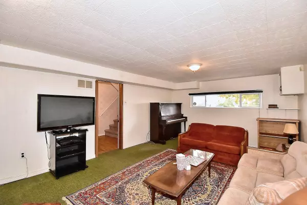 1538 Cherryhill RD, Peterborough West, ON K9K 1A8