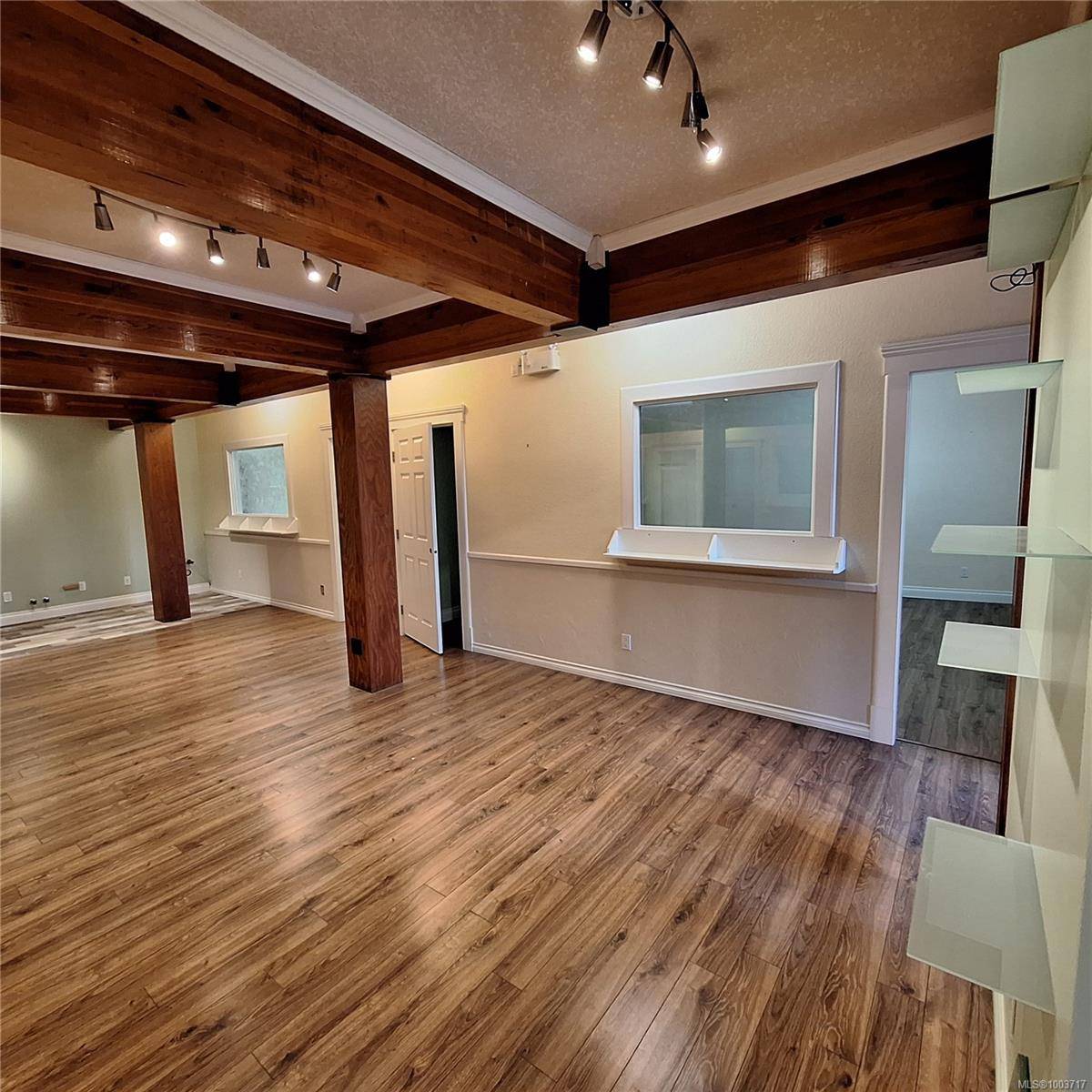Nanaimo, BC V9R 5B9,77 Victoria Cres #1
