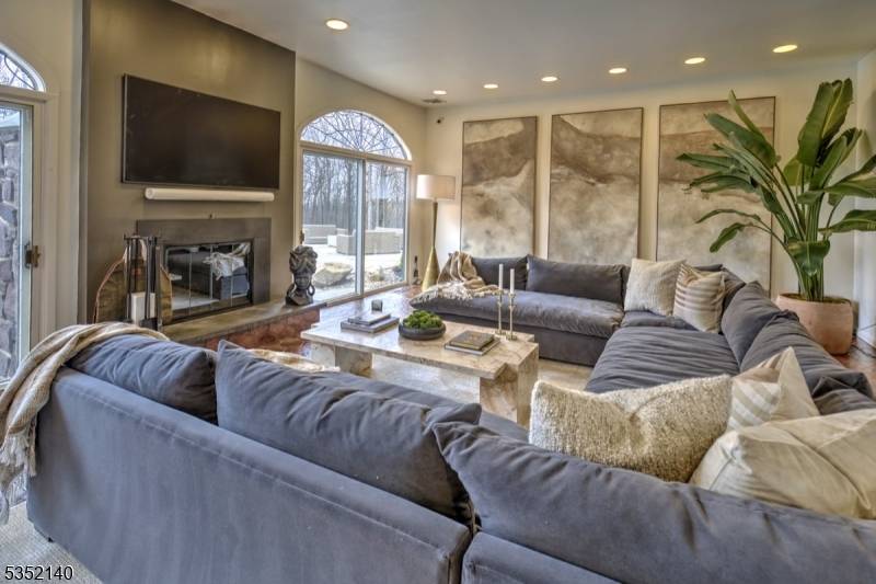 Bernardsville Boro, NJ 07931,113-2 Hickory Tree