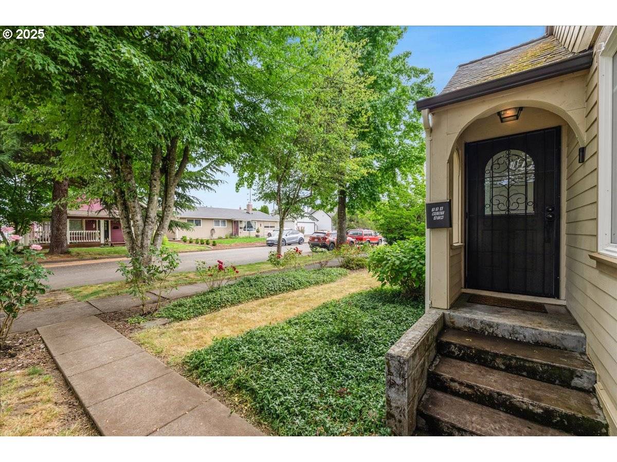 Newberg, OR 97132,114 W 4TH ST