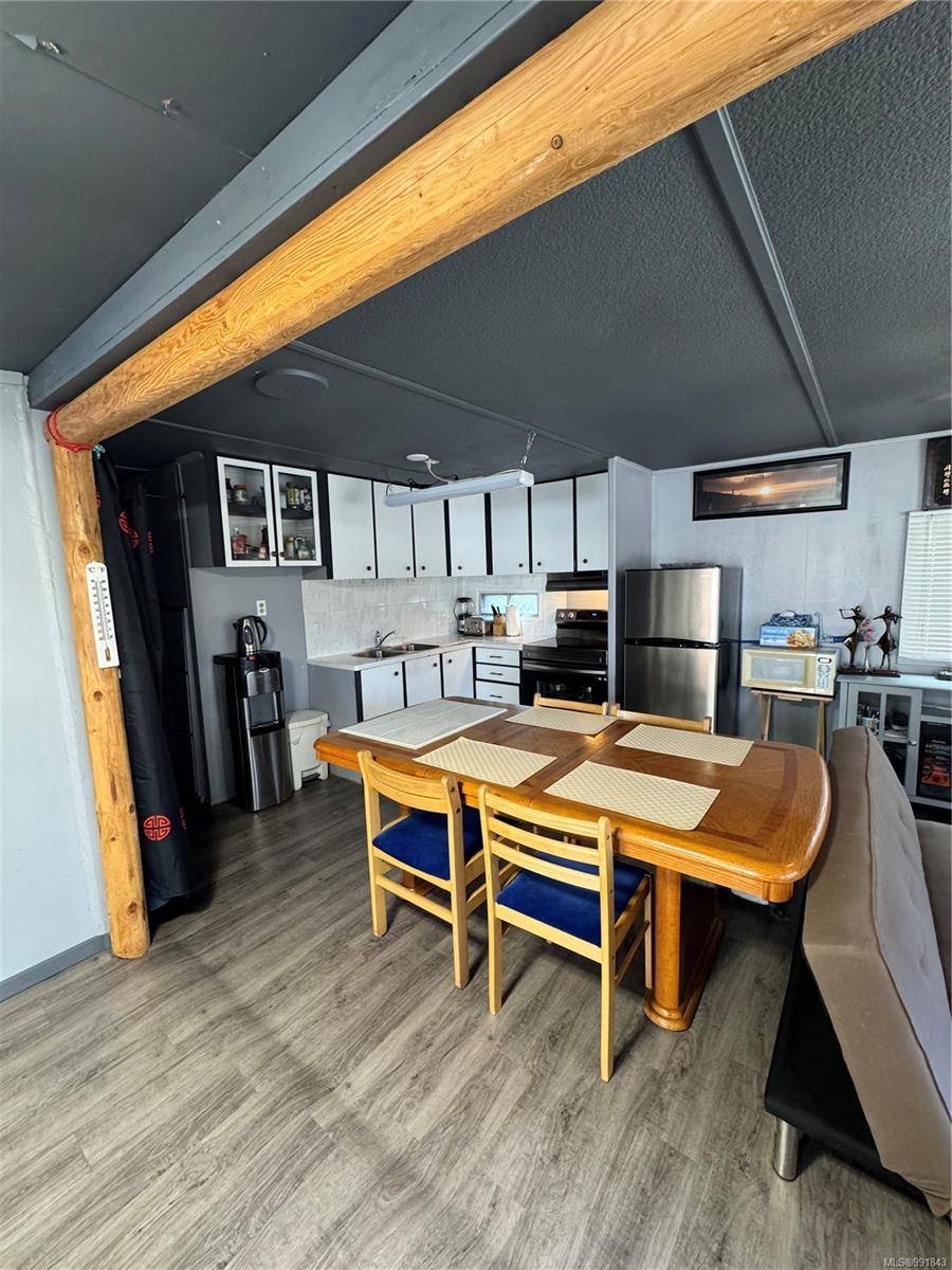 Parksville, BC V9P 1R7,380 Martindale Rd #204