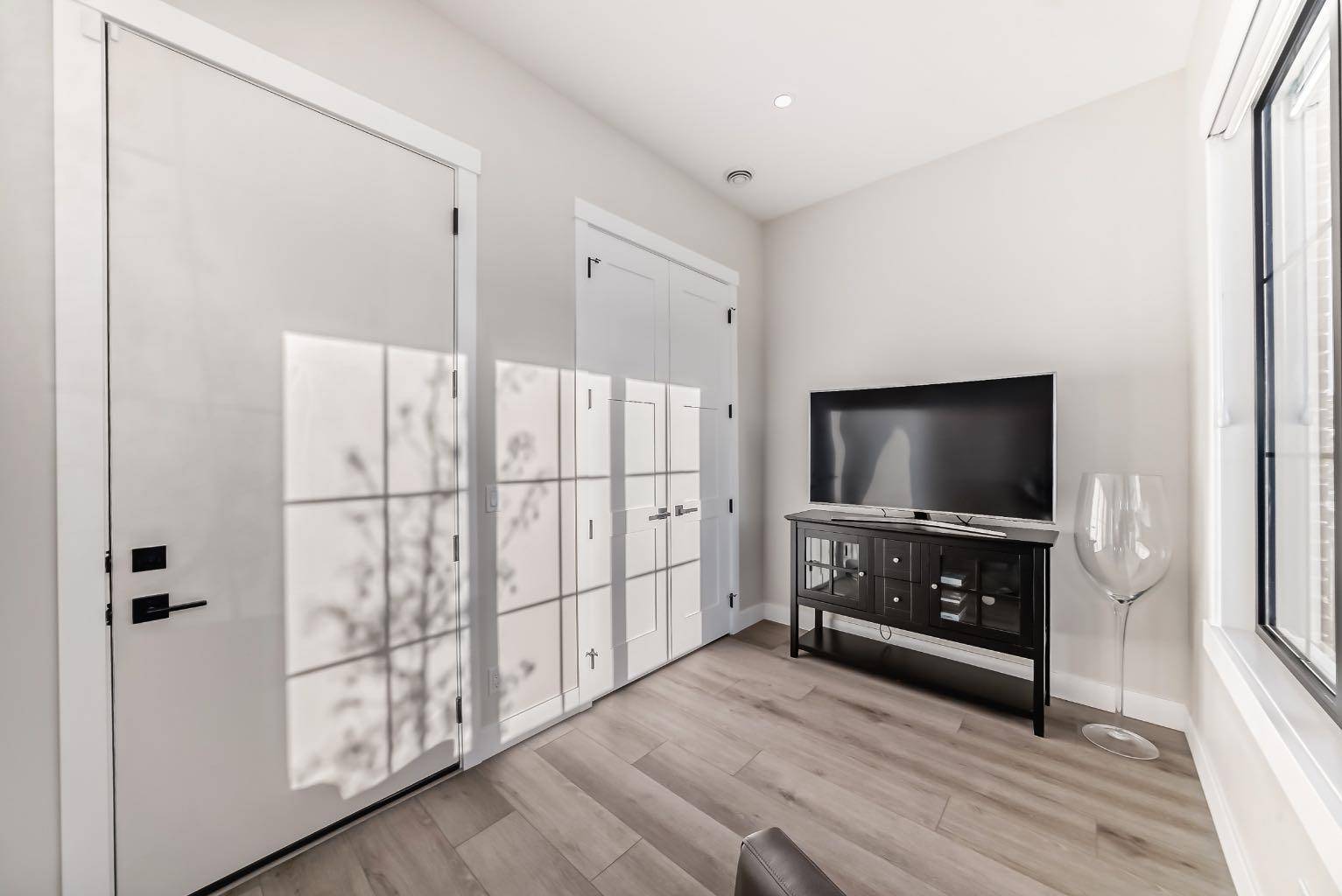 Calgary, AB T3H 6E9,134 Discovery DR Southwest