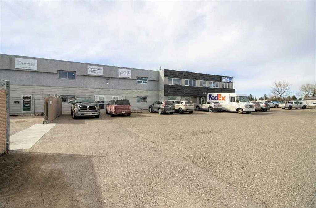 Lethbridge, AB T1H 5E9,2910 16 AVE N #170