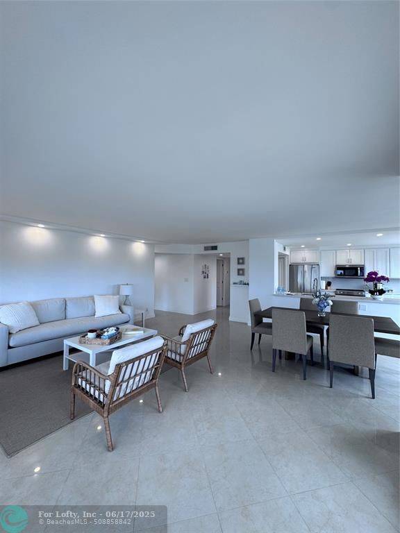 Lauderdale By The Sea, FL 33308,5000 N Ocean Blvd #1402