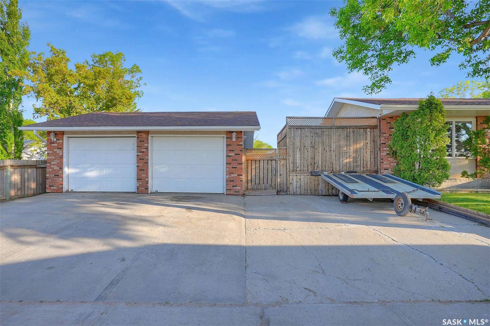 Regina, SK S4T 7J3,11 Dempsey AVENUE