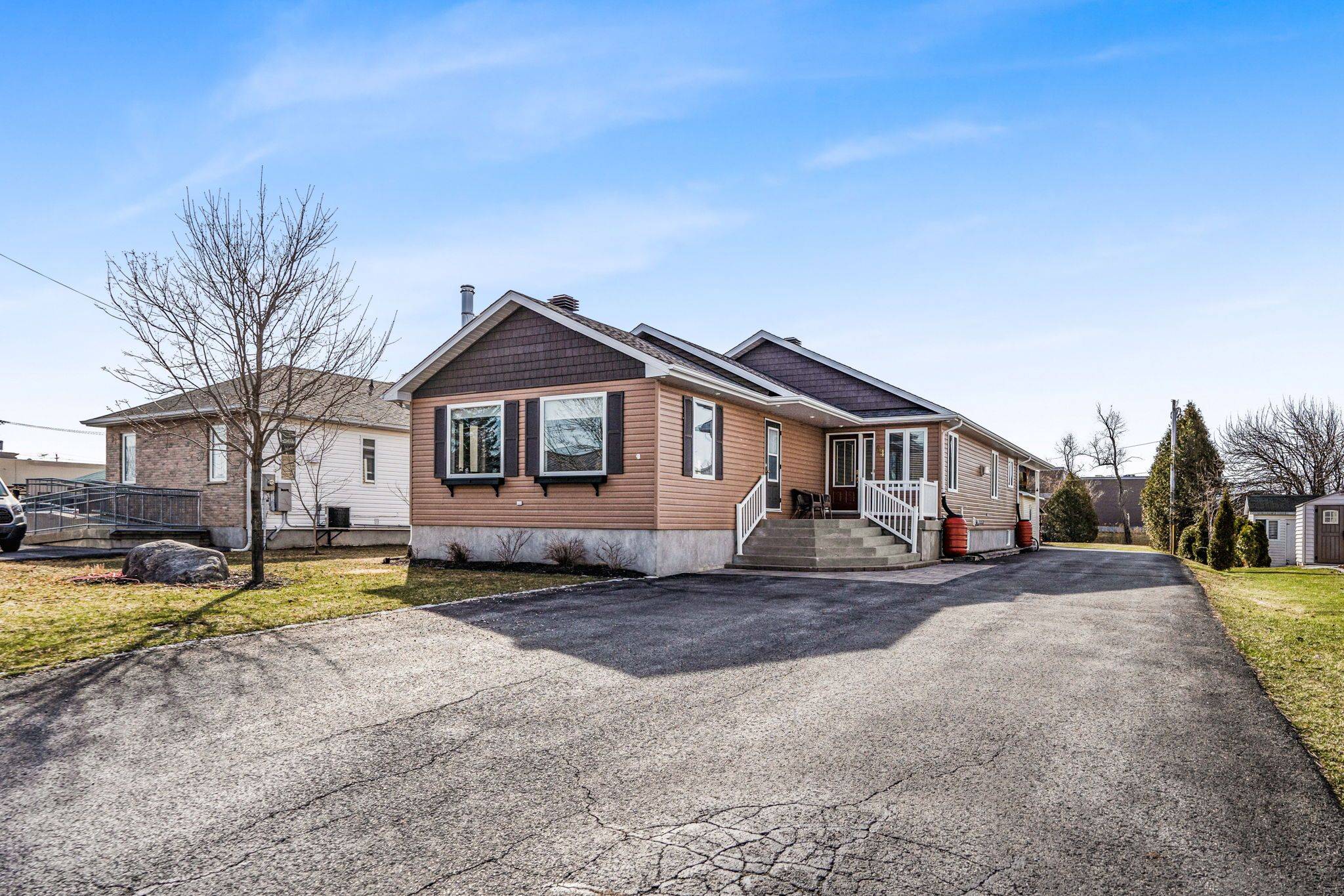 North Glengarry, ON K0C 1A0,84 Anik ST