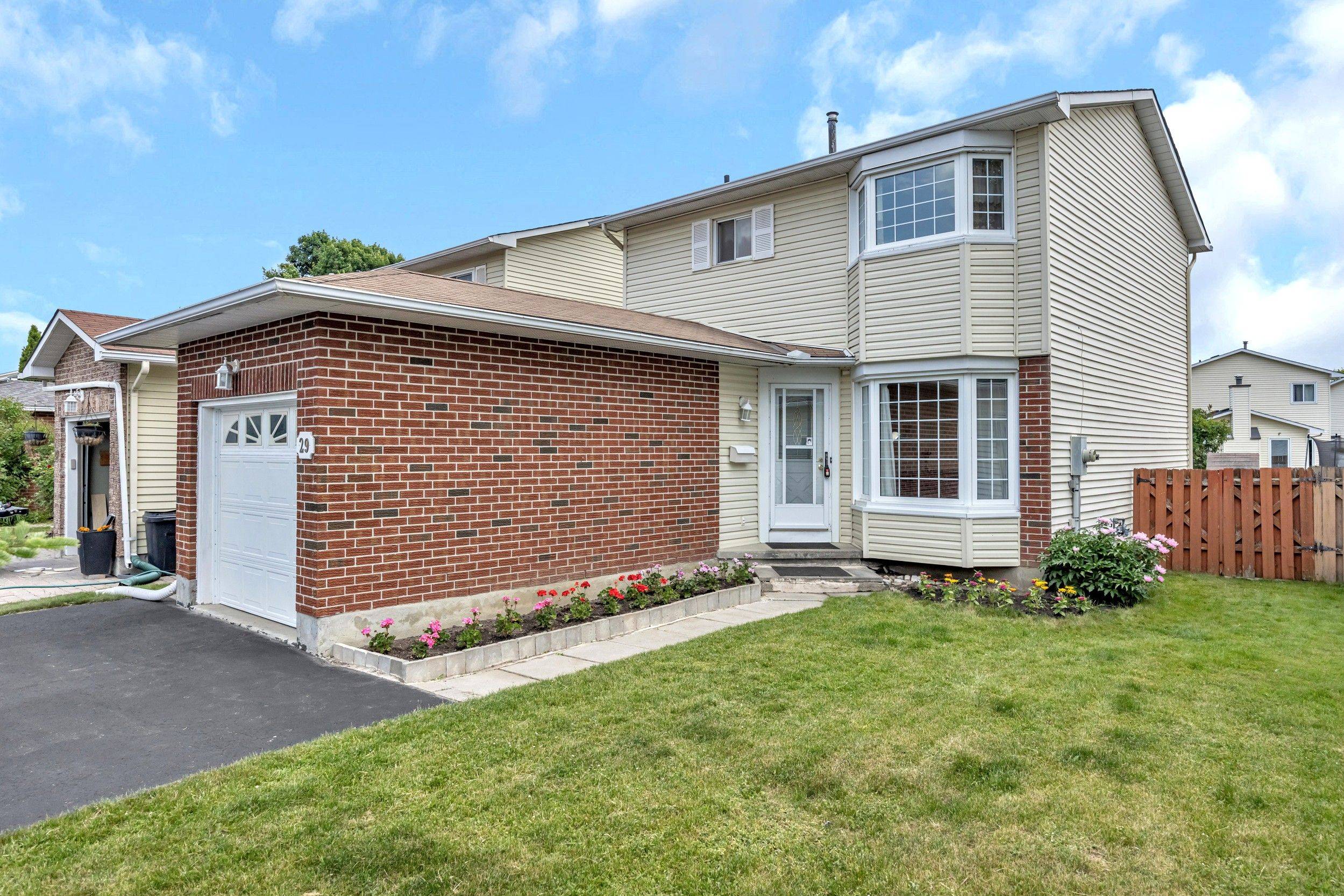 Kanata, ON K2L 2T5,29 Gowrie DR