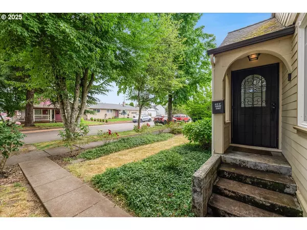Newberg, OR 97132,114 W 4TH ST