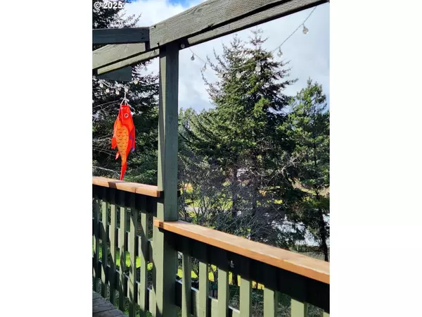 Lakeside, OR 97449,545 QUEENS AVE