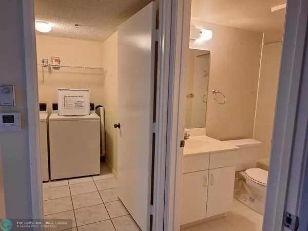 Pompano Beach, FL 33069,2334 S Cypress Bend Dr #202