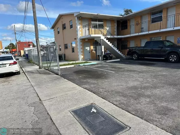 750 NW 56th St #14, Miami, FL 33127