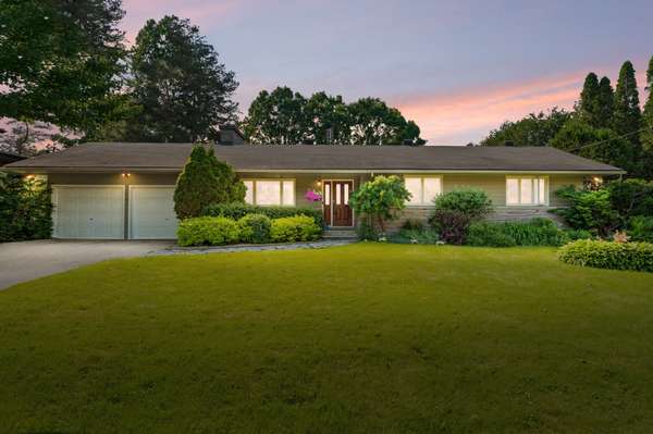 Blossom Park - Airport And Area, ON K1V 1H5,56 Ryeburn DR