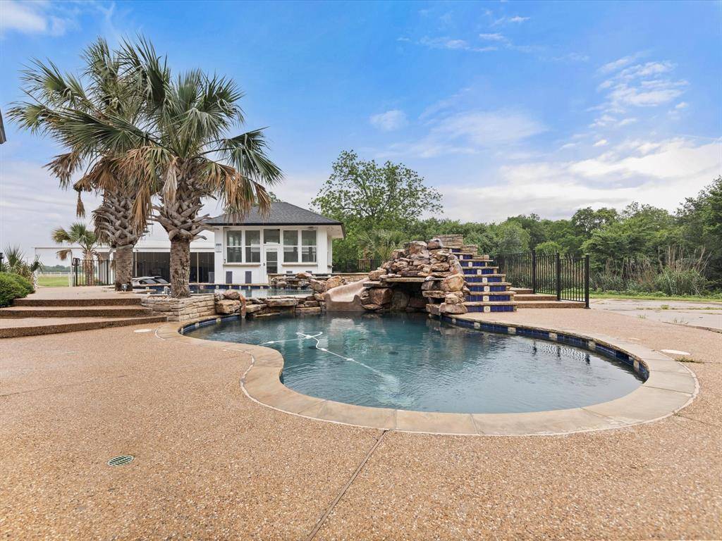 Italy, TX 76651,320 Dale Evans Drive