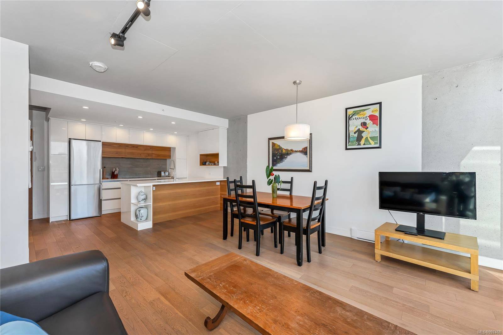 Victoria, BC V8V 0E3,989 Johnson St #803