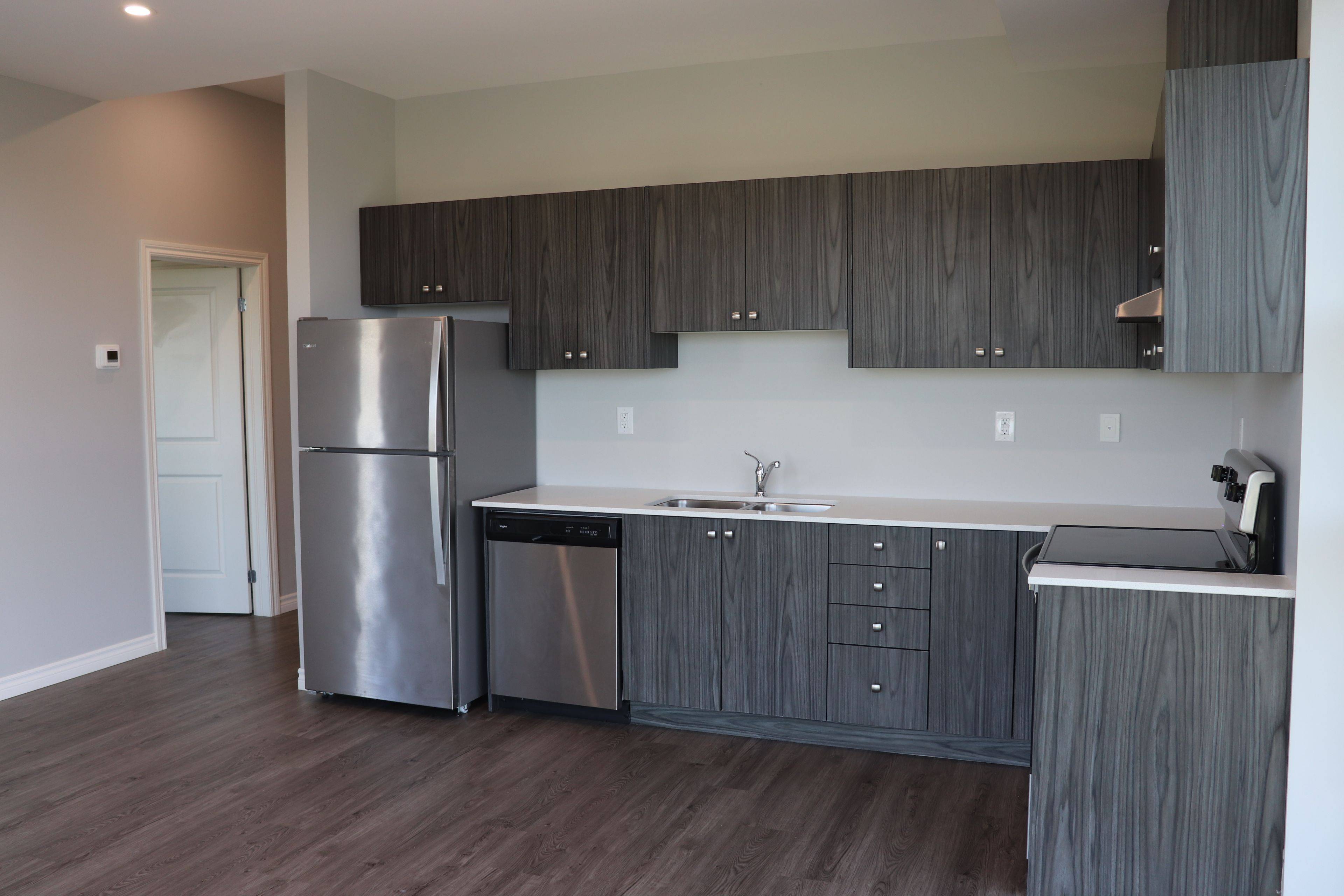Whitby, ON L1N 0N4,513 Dundas ST E #D