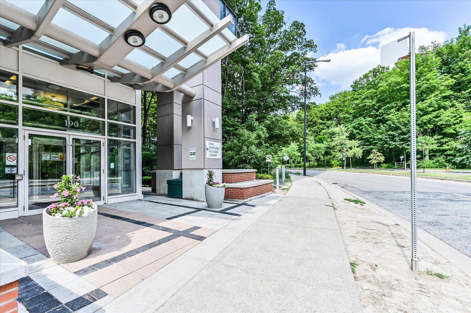 Toronto E09, ON M1P 0B6,190 Borough DR #905
