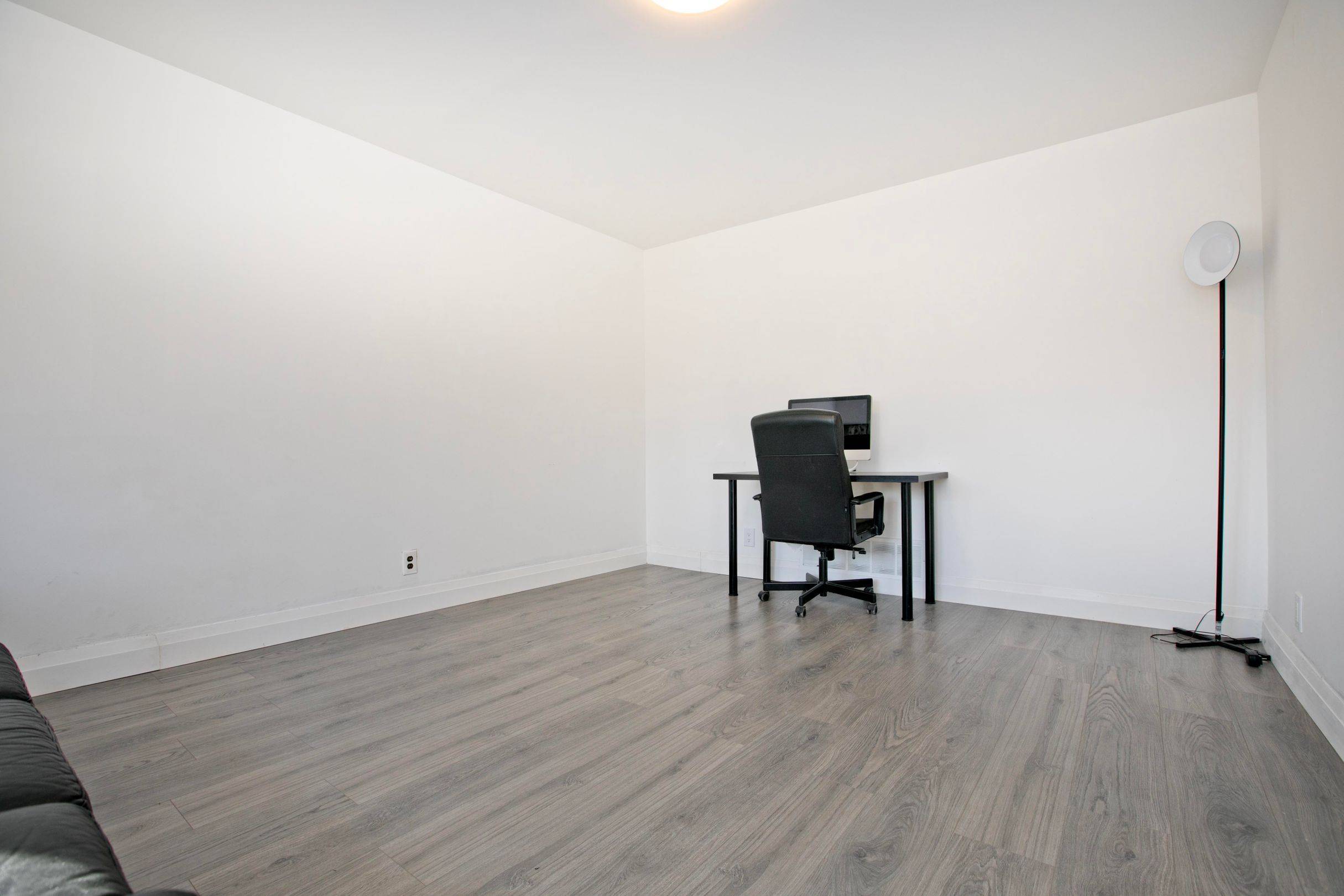 Oshawa, ON L1G 6K6,152 Eastmount ST W
