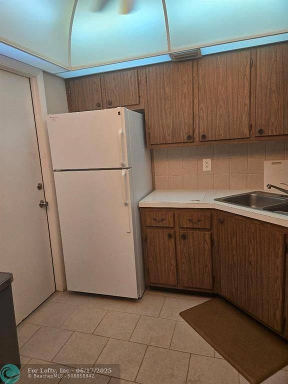 Oakland Park, FL 33311,639 W Oakland Park Blvd  #105-D