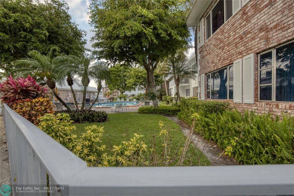Pompano Beach, FL 33060,400 S Cypress Rd  #427