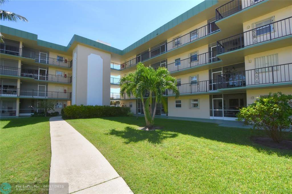 Deerfield Beach, FL 33441,804 SE 7 St  #404