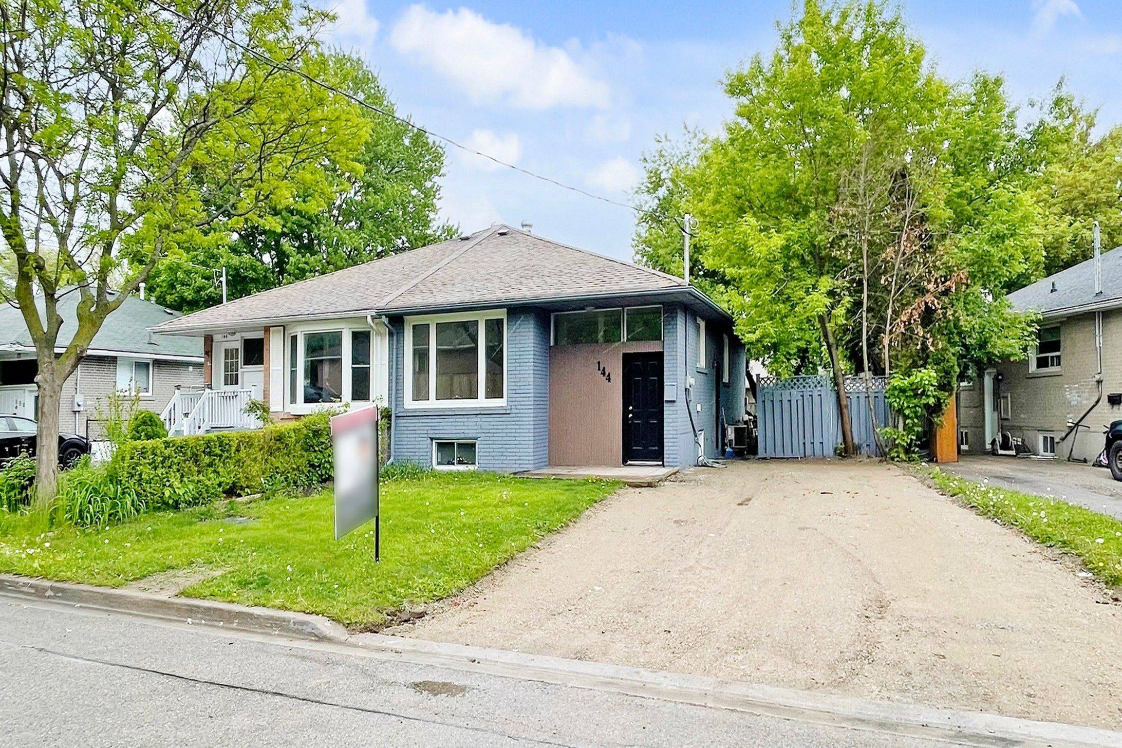 Newmarket, ON L3Y 2W2,144 Maurice CT
