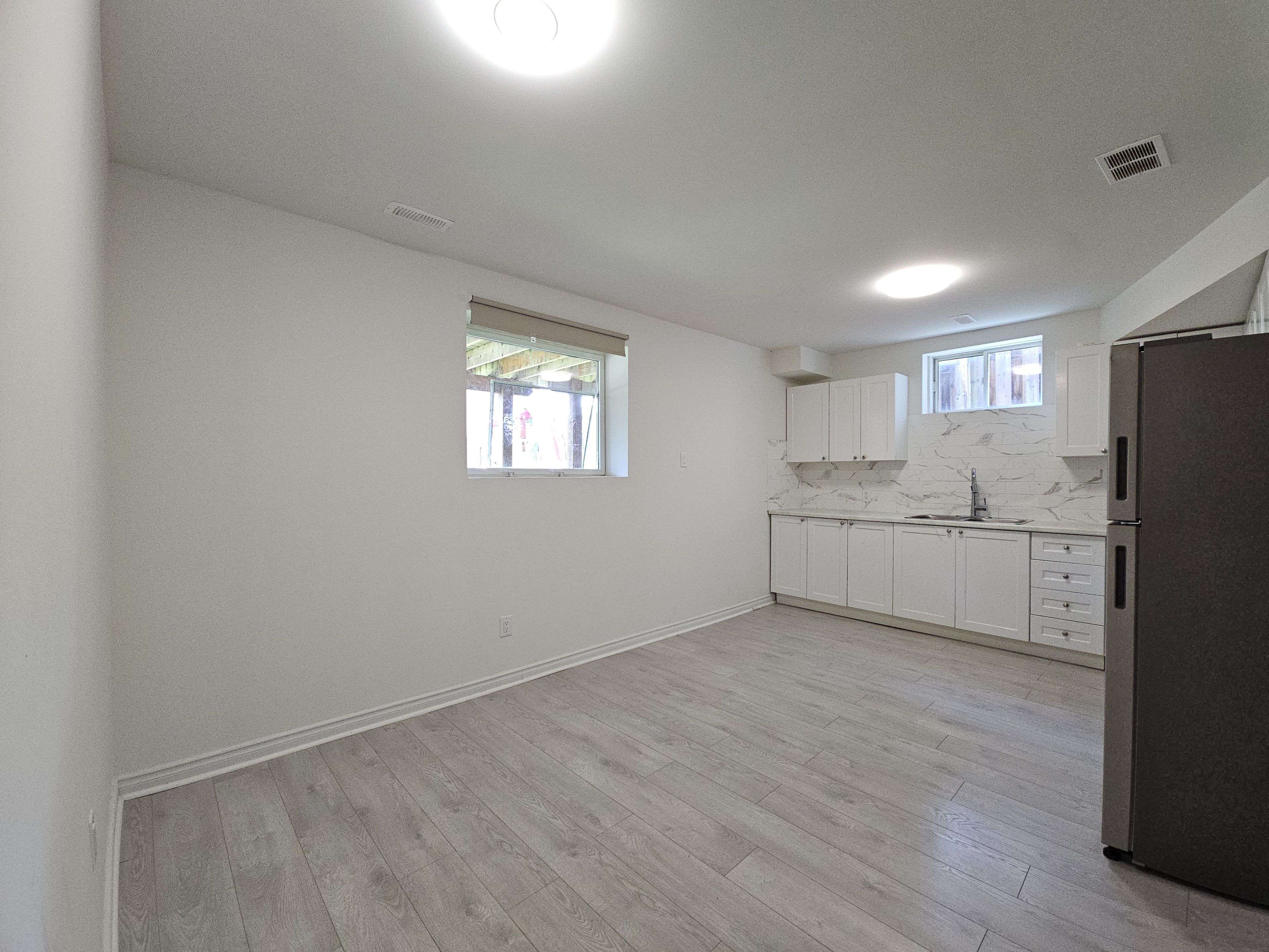 Barrie, ON L4N 0V6,129 Dean AVE #LOWER